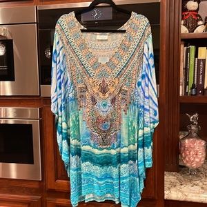 CAMILLA TOPKAPI SKY BATWING DRESS OS STRETCH KAFTAN SHORT V NECK ROUND NECK.